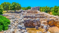 沐鸣平台在神秘的古代遗迹的石头中发现了一把3200年前的剑