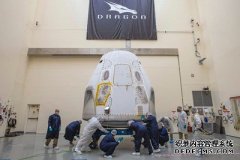 SpaceX在关键的“龙”发射前的降落伞测试出了问题