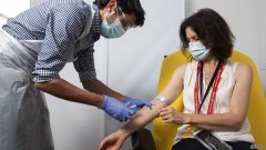 在牛津大学进行的冠状病毒疫苗试验显示免疫系统反应“强劲”
