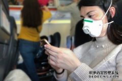 为了寻找完美的Covid-19口罩材料，测试了t恤、袜子和牛仔裤