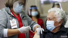 沐鸣注册登录CDC表示，对COVID-19疫苗的严重过敏反应极为罕见